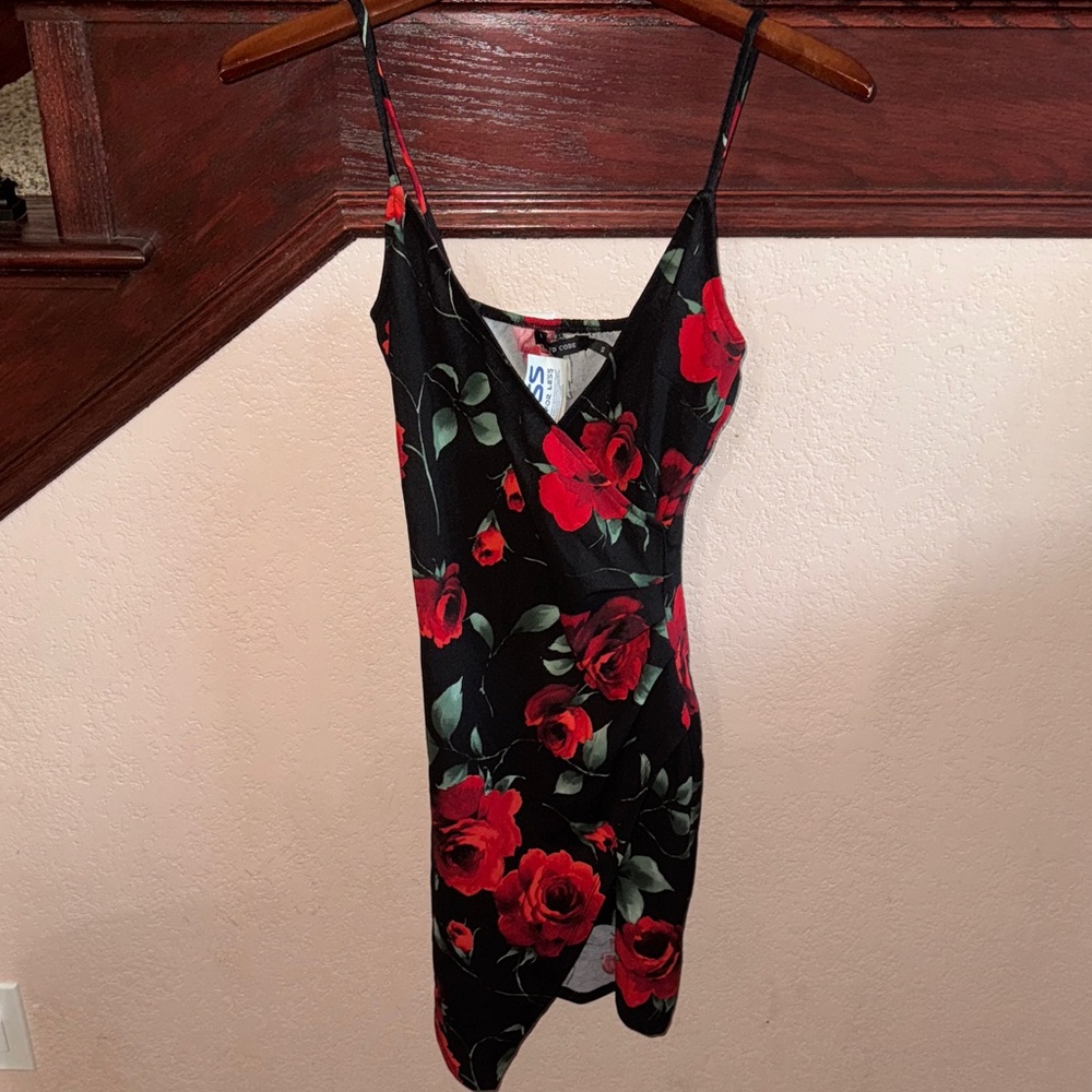Mind Code Women’s Size Small Rose Floral Black and Red Sleeveless Mini Dress NWT